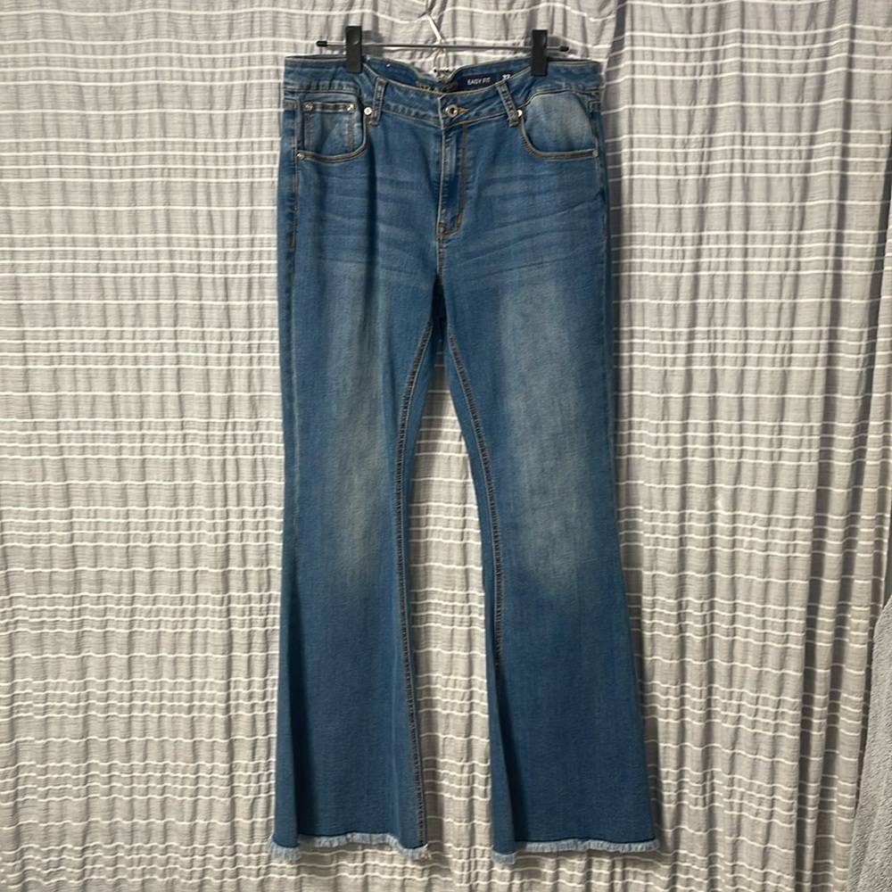 Grace In LA Easy Fit jeans with frayed flare